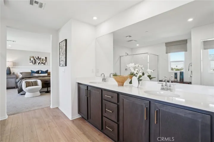 MODEL HOME
