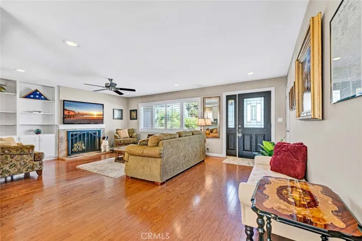 Open floor plan!