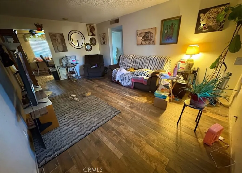 3095 W Bellaire, Fresno, California 93722 home-pic-1