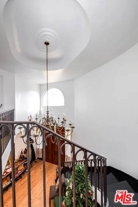 10061 Valley Spring Lane, Toluca Lake, California 91602 home-pic-16