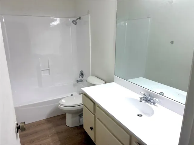 5950 Imperial, South Gate, California 90280