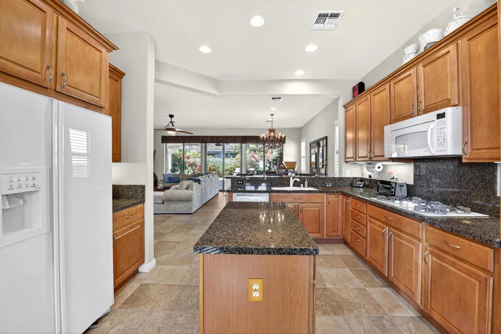 80182 Avenida Aliso, Indio, California 92203 home-pic-7