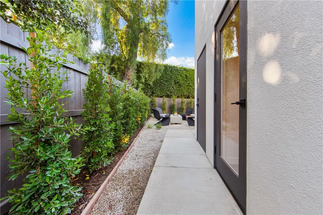 19321 Manor Point Circle, Huntington Beach, California 92648 home-pic-55