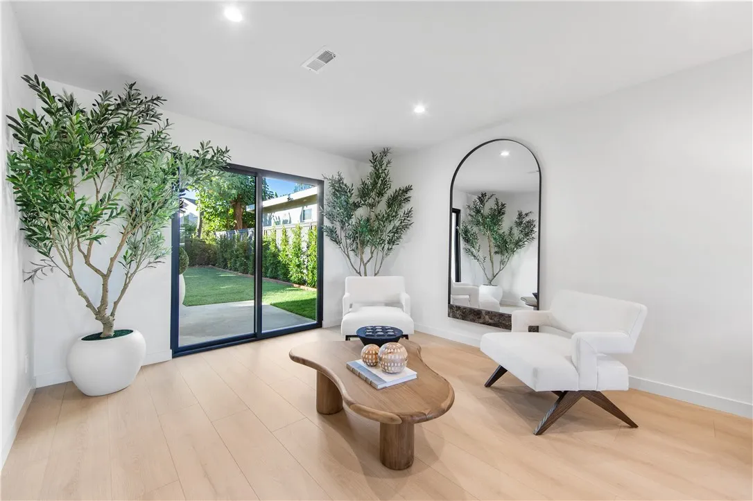 19321 Manor Point Circle, Huntington Beach, California 92648 home-pic-12