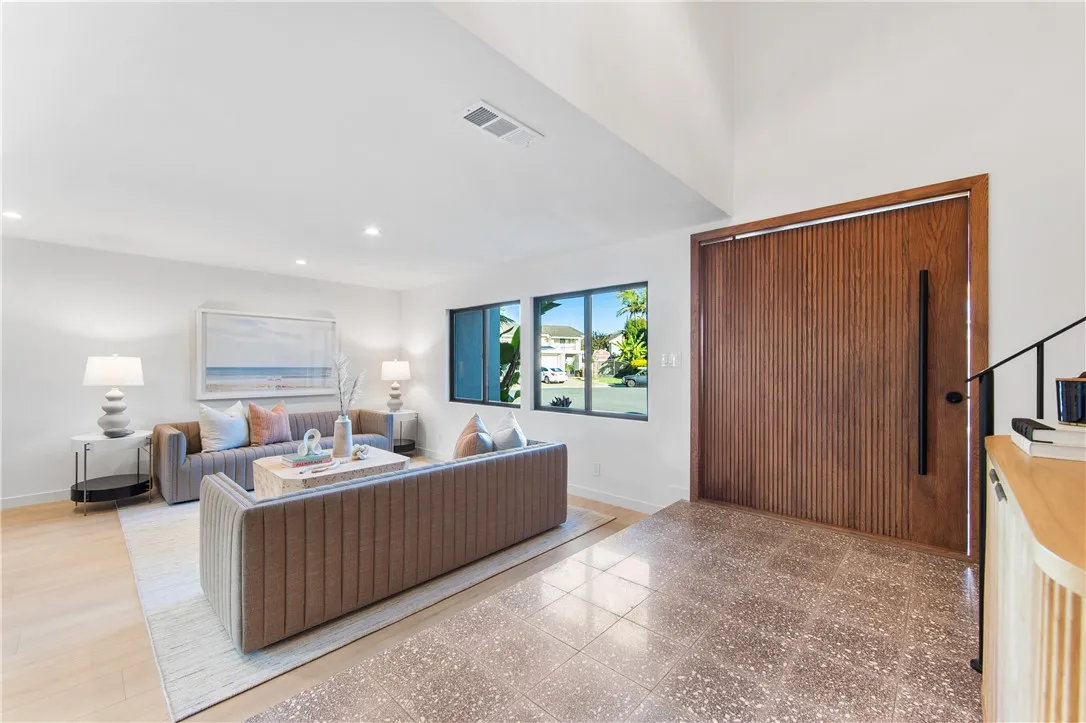 19321 Manor Point Circle, Huntington Beach, California 92648 home-pic-7