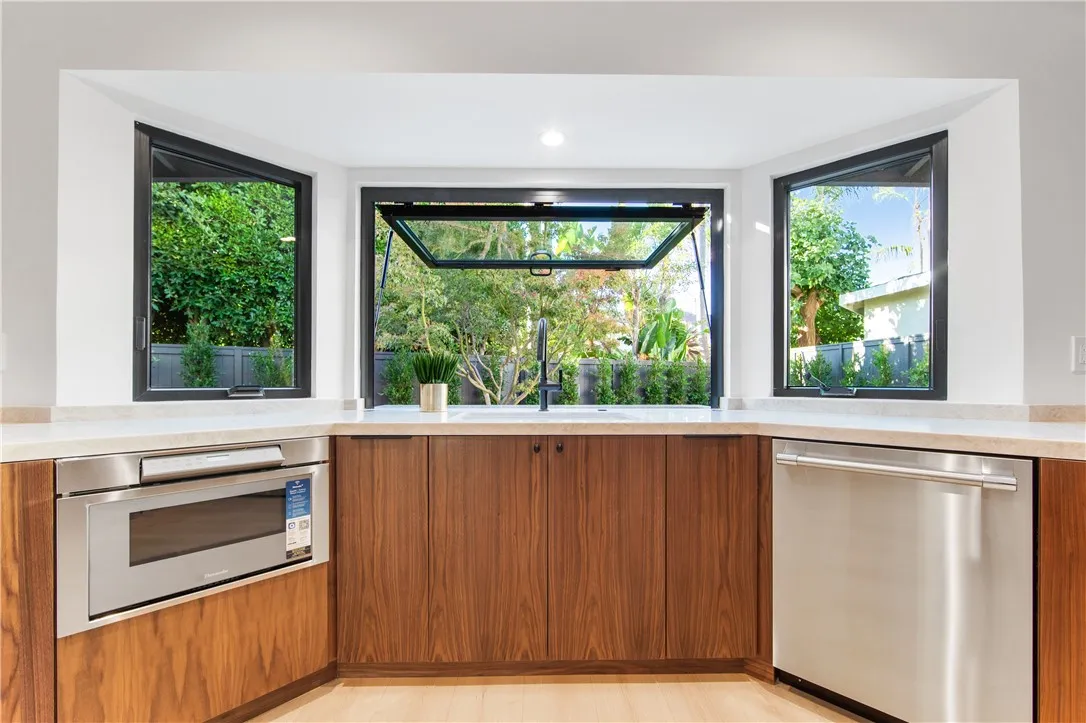 19321 Manor Point Circle, Huntington Beach, California 92648 home-pic-18