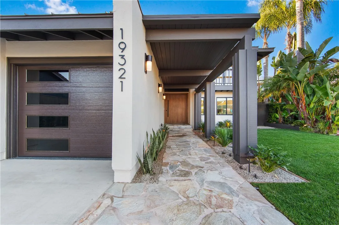 19321 Manor Point Circle, Huntington Beach, California 92648 home-pic-4