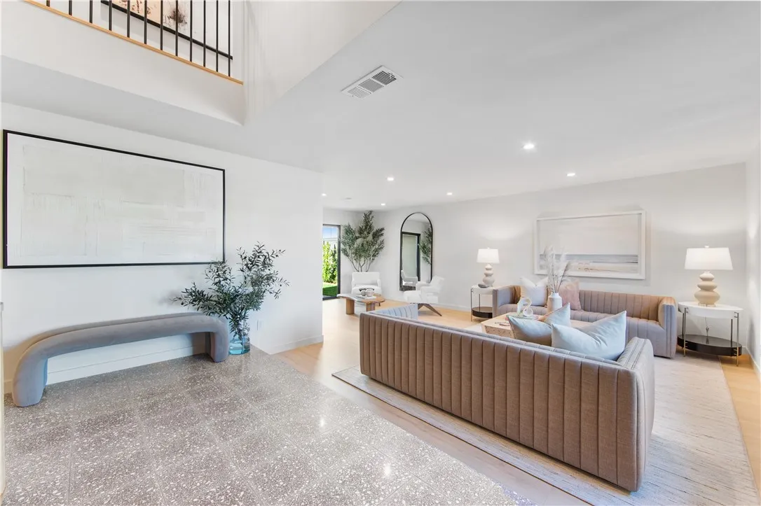 19321 Manor Point Circle, Huntington Beach, California 92648 home-pic-8