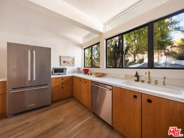 176 Jaxine Drive, Altadena, California 91001