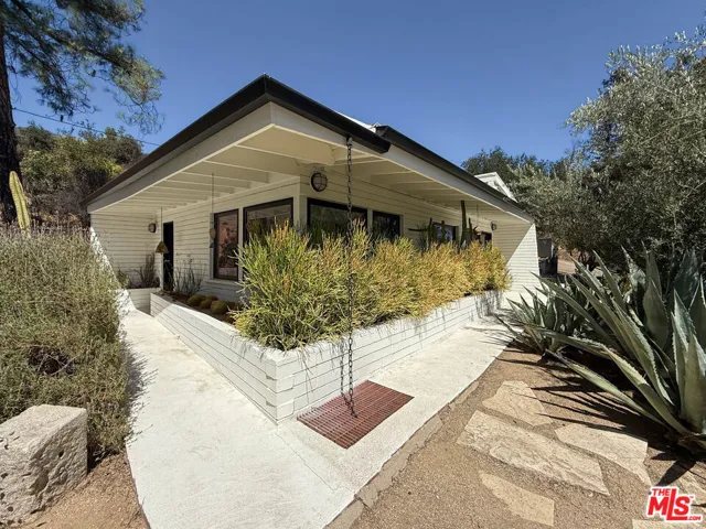176 Jaxine Drive, Altadena, California 91001