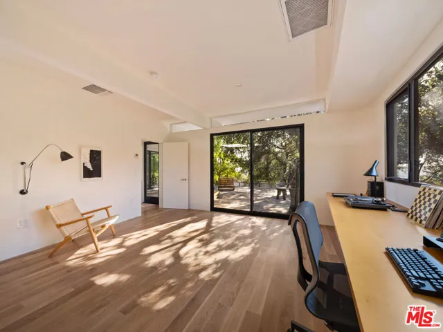 176 Jaxine Drive, Altadena, California 91001