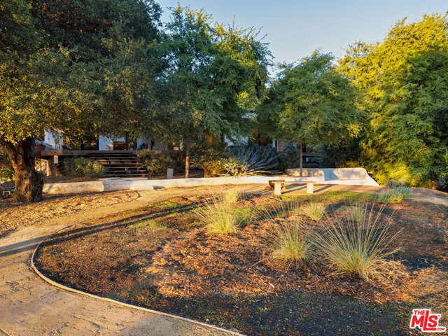 176 Jaxine Drive, Altadena, California 91001