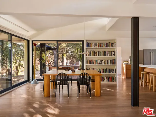 176 Jaxine Drive, Altadena, California 91001