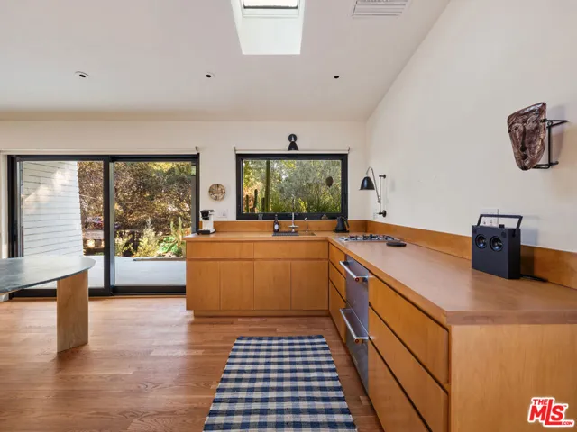176 Jaxine Drive, Altadena, California 91001