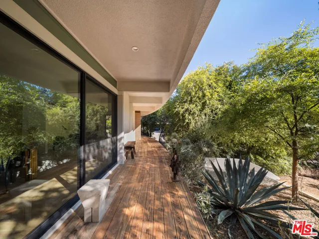 176 Jaxine Drive, Altadena, California 91001