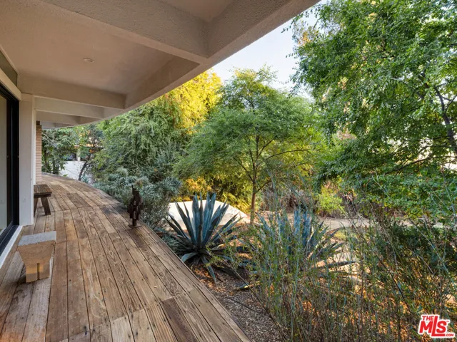 176 Jaxine Drive, Altadena, California 91001