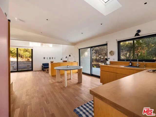 176 Jaxine Drive, Altadena, California 91001