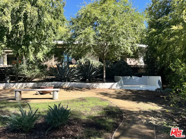 176 Jaxine Drive, Altadena, California 91001