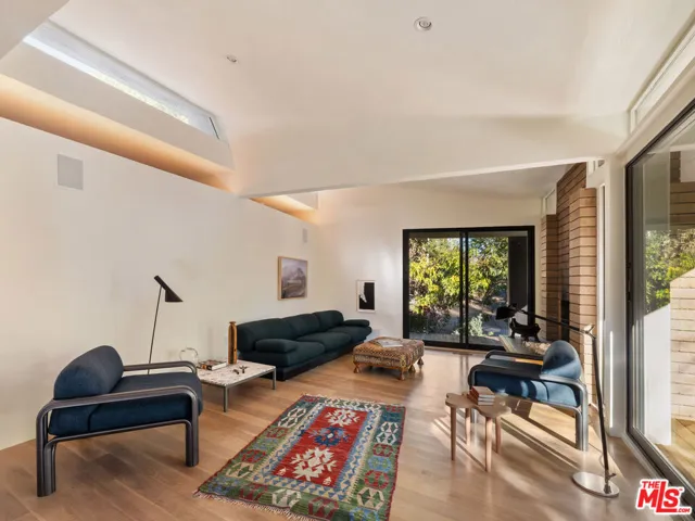 176 Jaxine Drive, Altadena, California 91001