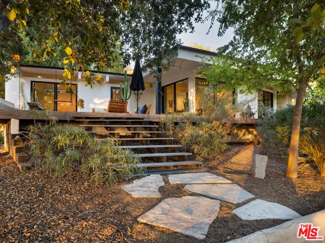 176 Jaxine Drive, Altadena, California 91001