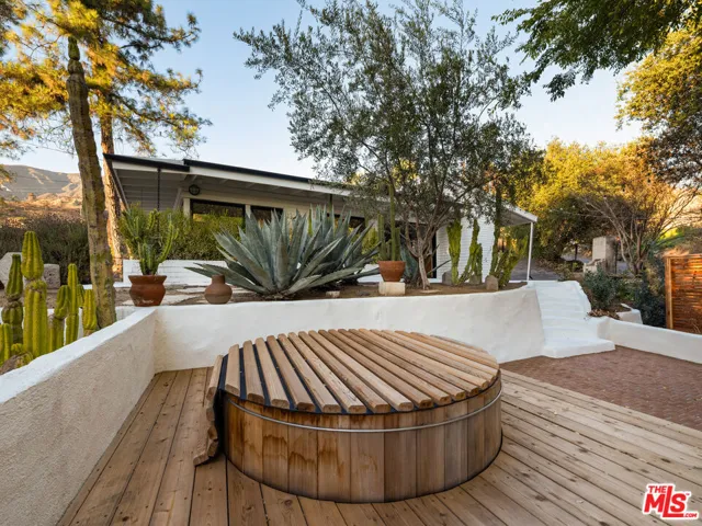 176 Jaxine Drive, Altadena, California 91001