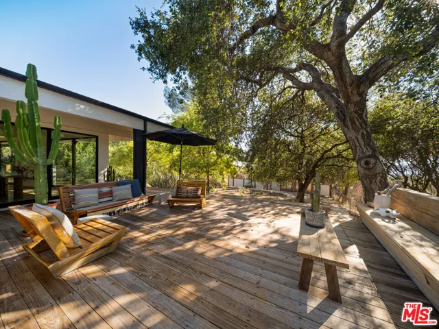 176 Jaxine Drive, Altadena, California 91001
