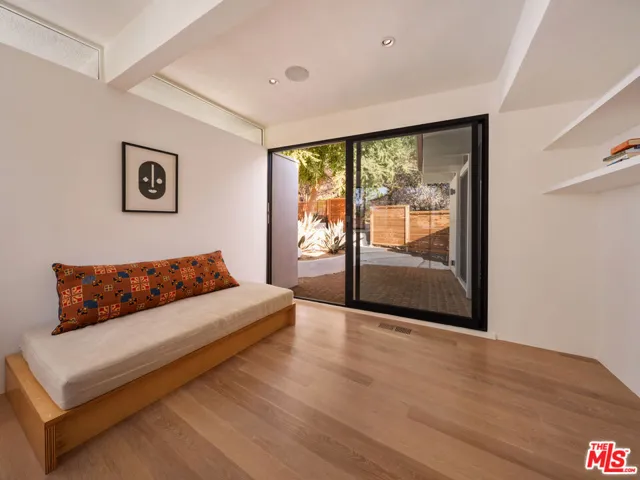 176 Jaxine Drive, Altadena, California 91001