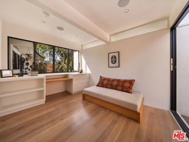 176 Jaxine Drive, Altadena, California 91001