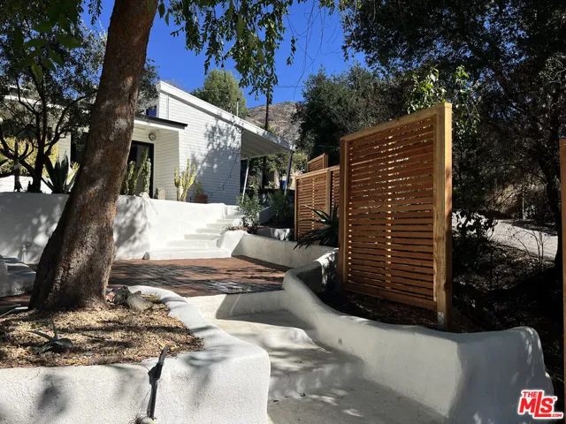 176 Jaxine Drive, Altadena, California 91001