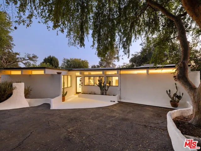 176 Jaxine Drive, Altadena, California 91001