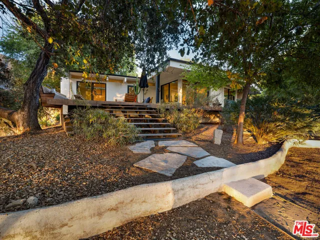 176 Jaxine Drive, Altadena, California 91001