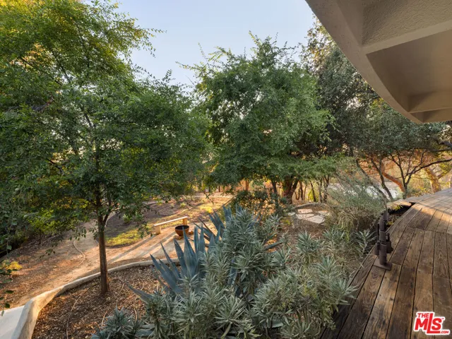 176 Jaxine Drive, Altadena, California 91001