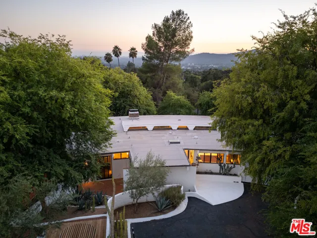 176 Jaxine Drive, Altadena, California 91001