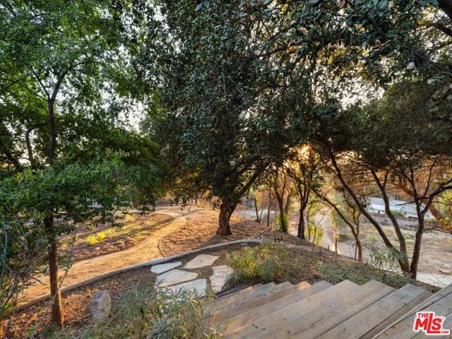 176 Jaxine Drive, Altadena, California 91001