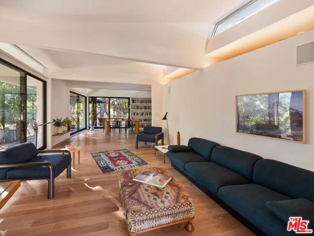 176 Jaxine Drive, Altadena, California 91001