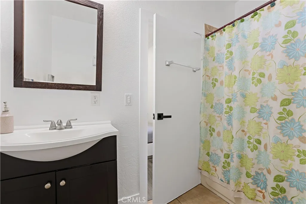 1023 W 51st, Los Angeles, California 90037 home-pic-18