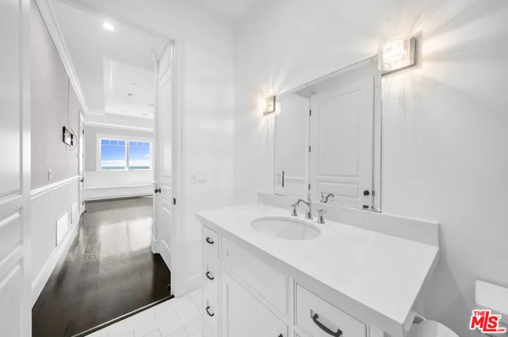 17819 Castellammare Drive, Pacific Palisades, California 90272