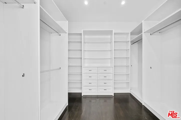 17819 Castellammare Drive, Pacific Palisades, California 90272