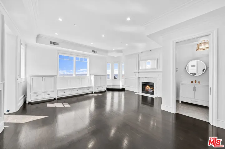 17819 Castellammare Drive, Pacific Palisades, California 90272