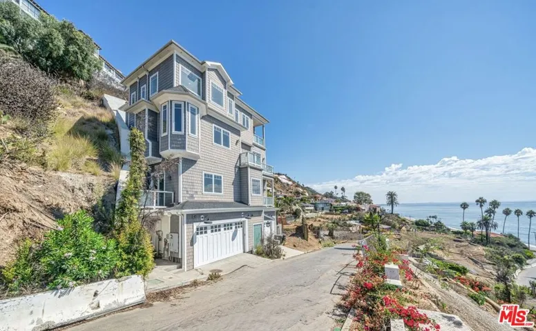 17819 Castellammare Drive, Pacific Palisades, California 90272