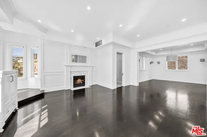 17819 Castellammare Drive, Pacific Palisades, California 90272