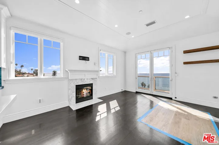 17819 Castellammare Drive, Pacific Palisades, California 90272