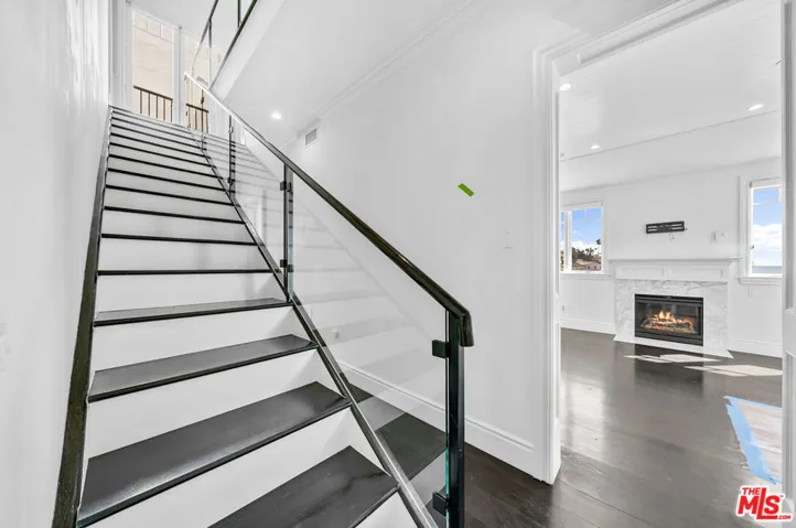 17819 Castellammare Drive, Pacific Palisades, California 90272