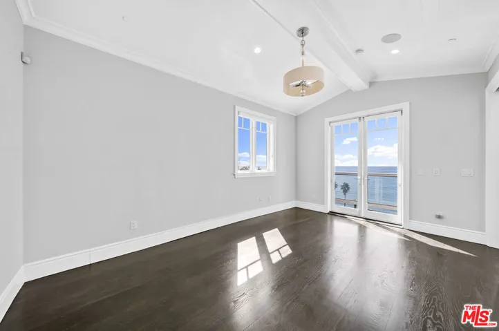 17819 Castellammare Drive, Pacific Palisades, California 90272