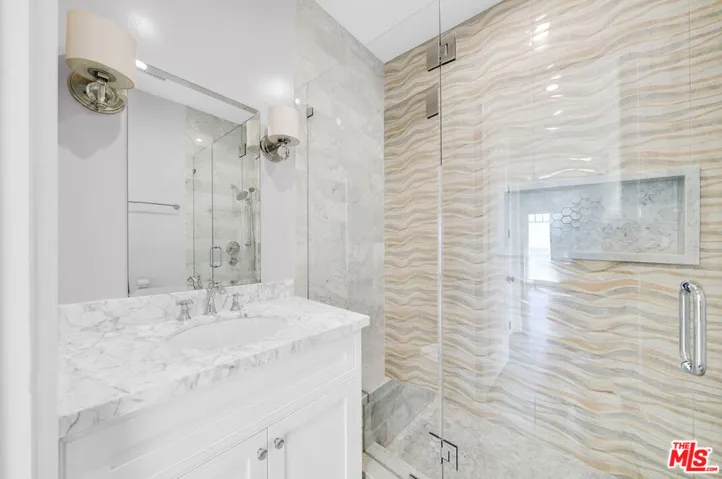 17819 Castellammare Drive, Pacific Palisades, California 90272