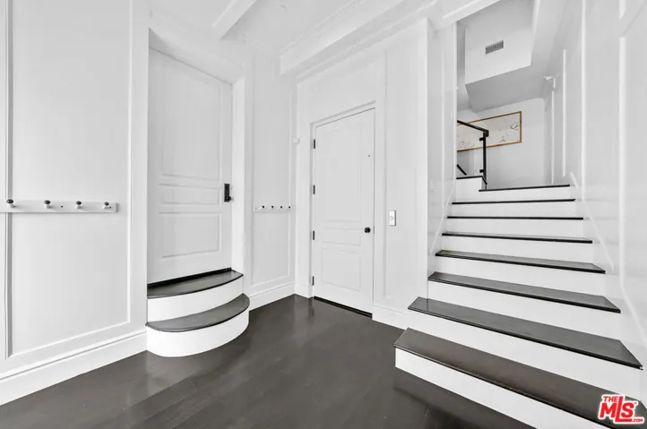 17819 Castellammare Drive, Pacific Palisades, California 90272
