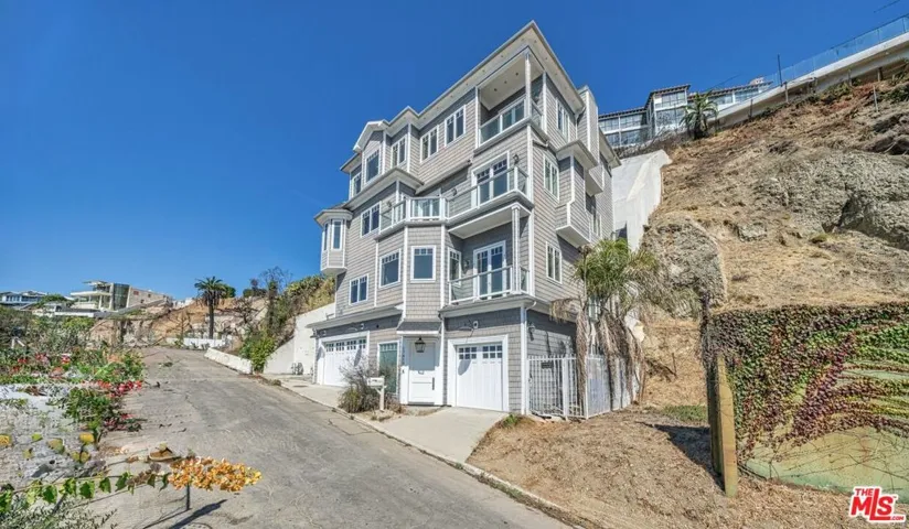 17819 Castellammare Drive, Pacific Palisades, California 90272