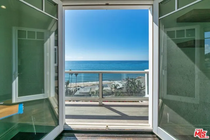 17819 Castellammare Drive, Pacific Palisades, California 90272