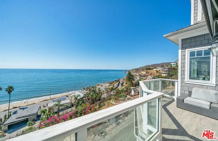 17819 Castellammare Drive, Pacific Palisades, California 90272