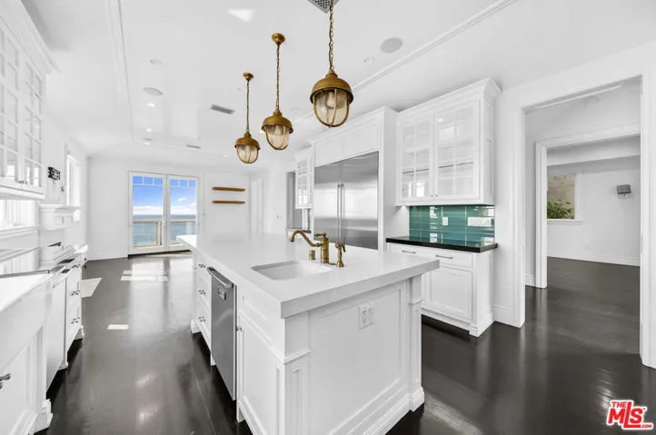 17819 Castellammare Drive, Pacific Palisades, California 90272